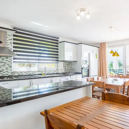 4 Bedroom 1106 Vilă *